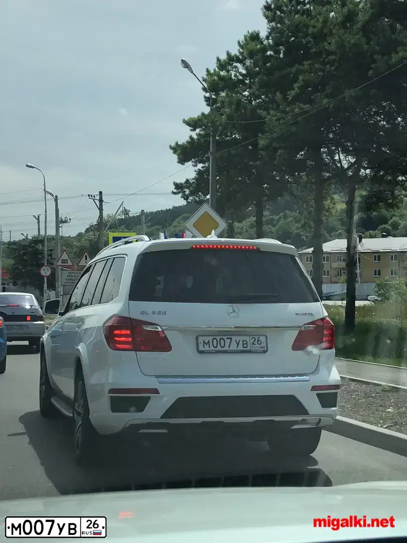 Фото автомобиля SKODA OCTAVIA, 2011 — госномер Н890ХЕ26. Цвет: БЕЛЫЙ