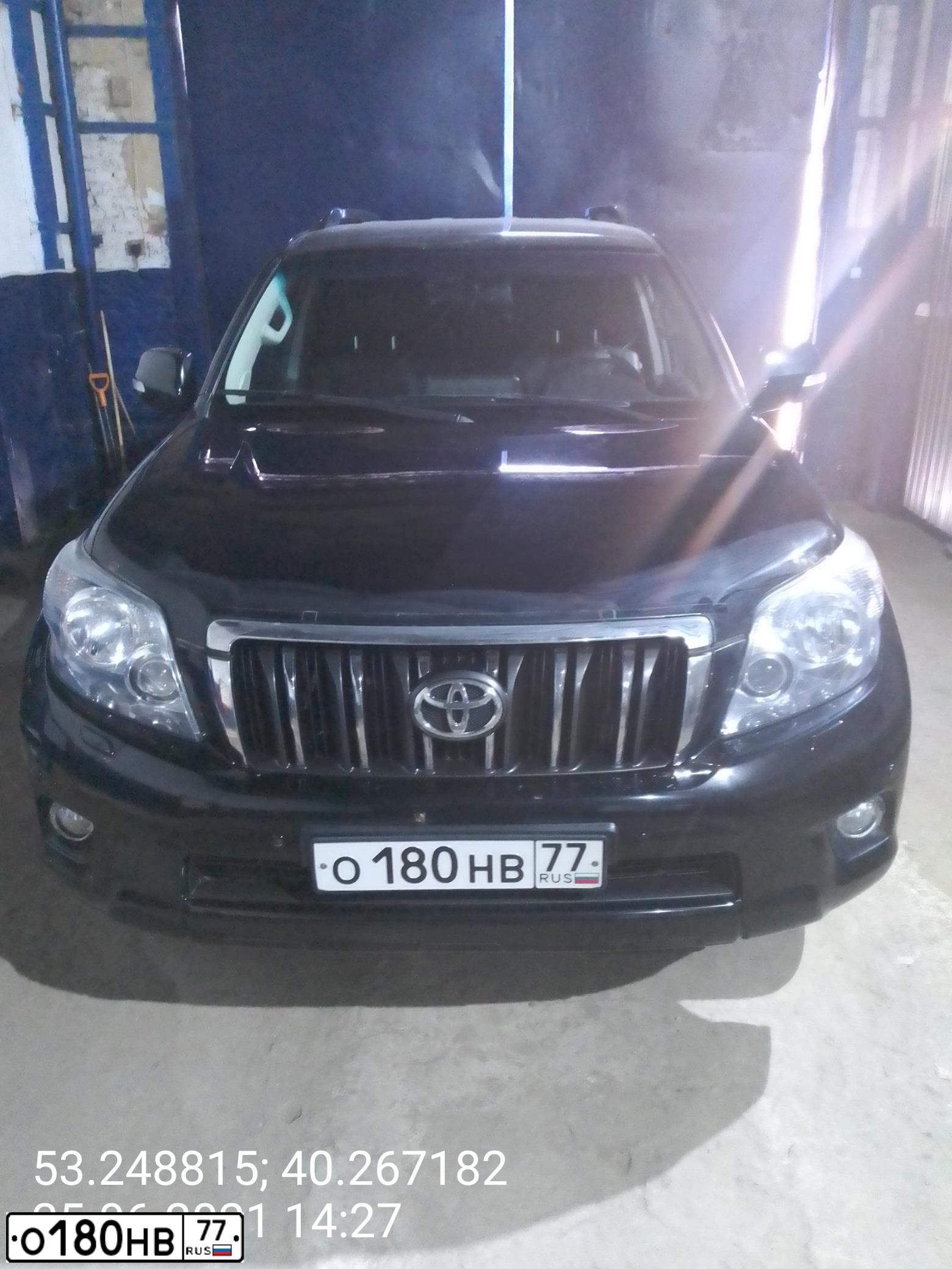 Фото автомобиля TOYOTA LANDCRUISER, 2013 — госномер О180НВ77. Цвет: ЧЕРНЫЙ