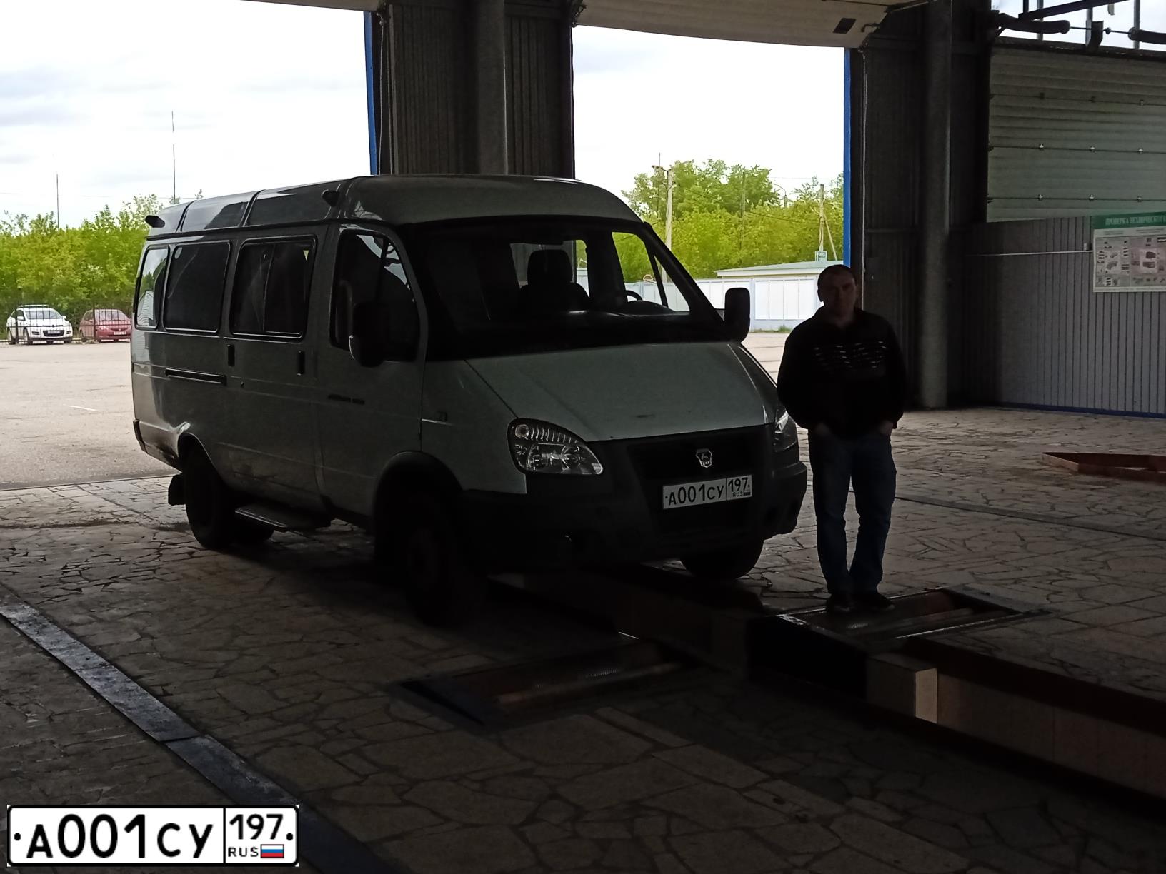Фото автомобиля GAZ 3221 EL, 1998 — госномер А001СУ197. Цвет: Белый