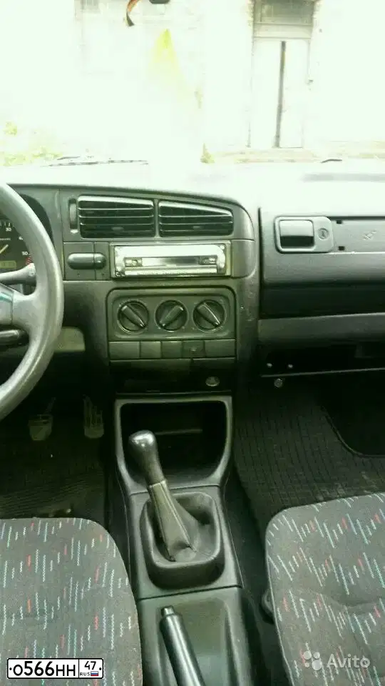 Фото автомобиля VOLKSWAGEN GOLF, 1995 — госномер О566НН47. Цвет: ЗЕЛЕНЫЙ