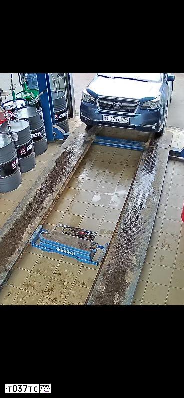 Фото автомобиля SUBARU СУБАРУ ФОРЕСТЕР, 2017 — госномер Т037ТС799. Цвет: синий
