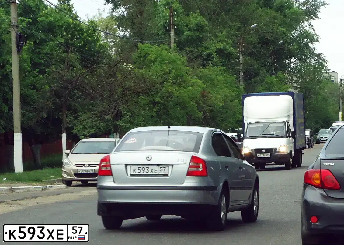 Фото автомобиля SKODA OCTAVIA, 2008 — госномер Р274ТК46. Цвет: Серебристый