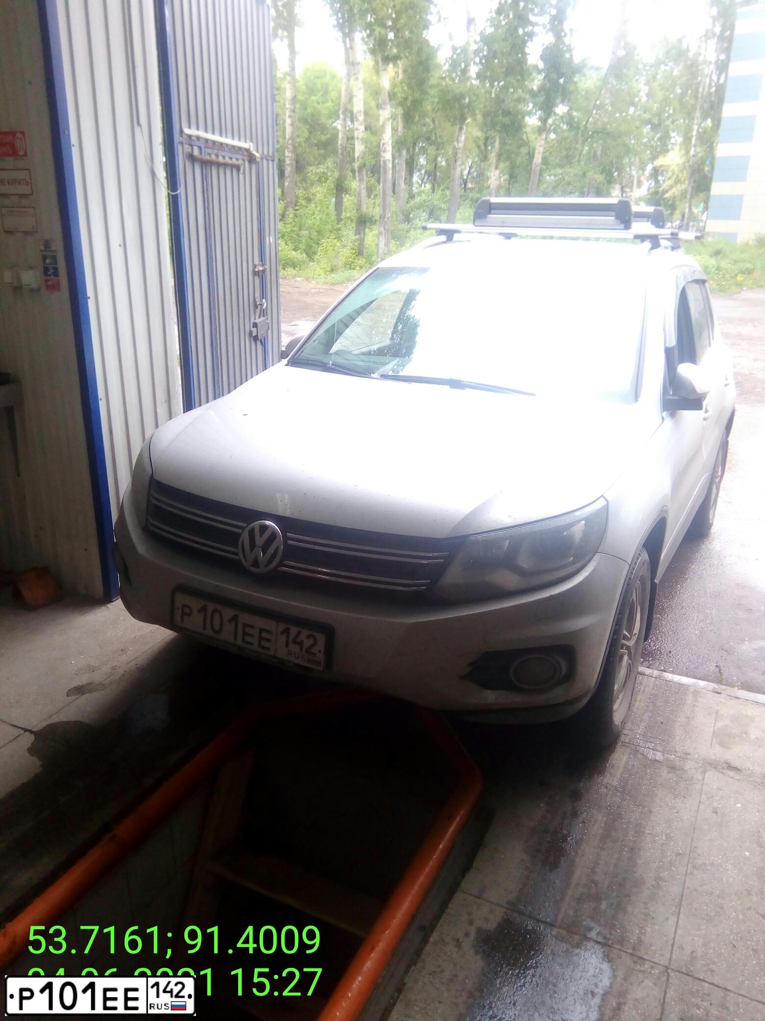 Фото автомобиля VOLKSWAGEN TIGUAN, 2012 — госномер Т333РК142. Цвет: СЕРЕБРИСТЫЙ