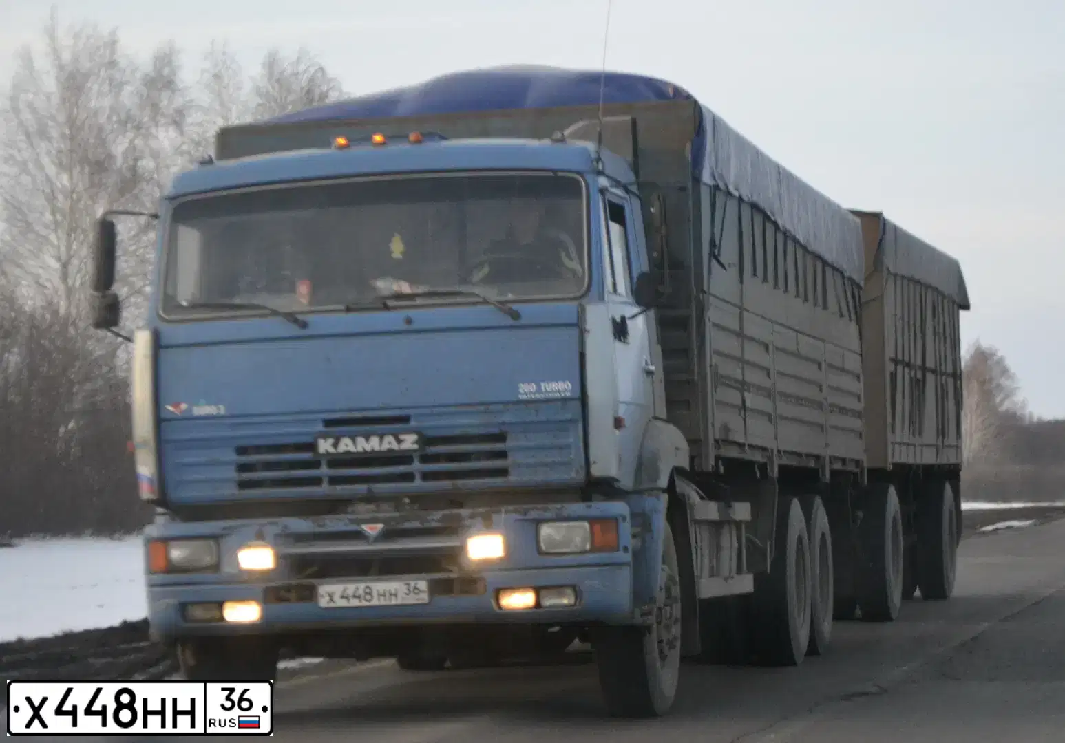 Фото автомобиля KAMAZ 65117 /6X4/, 2008 — госномер Х448НН36. Цвет: МЕДЕО
