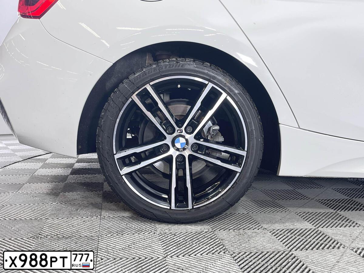 Фото автомобиля BMW 118, 2019 — госномер С687МТ142. Цвет: Белый