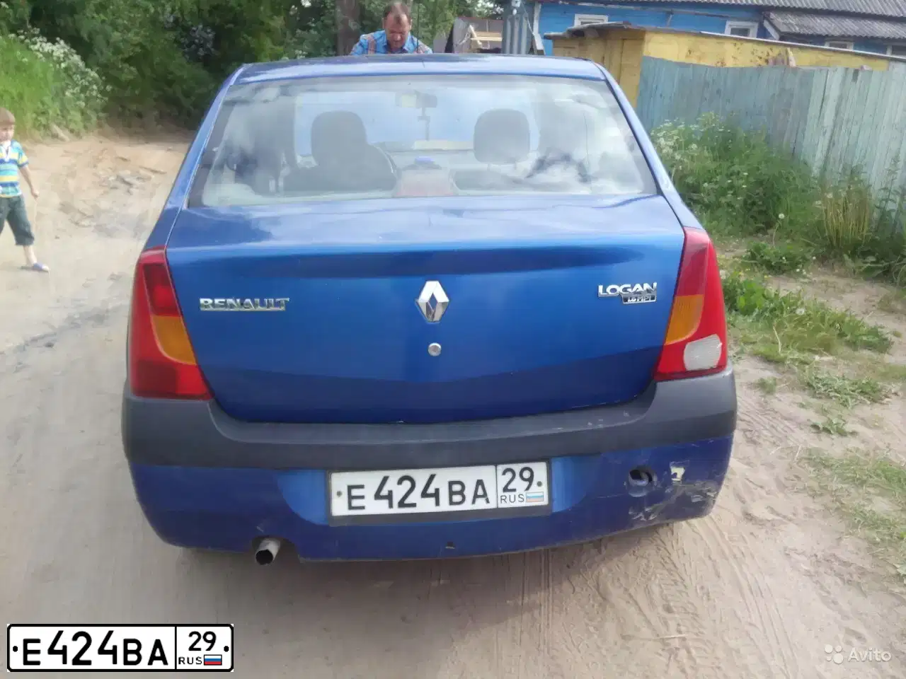 Фото автомобиля RENAULT LOGAN, 2007 — госномер Е424ВА29. Цвет: СИНИЙ МЕТАЛЛИК