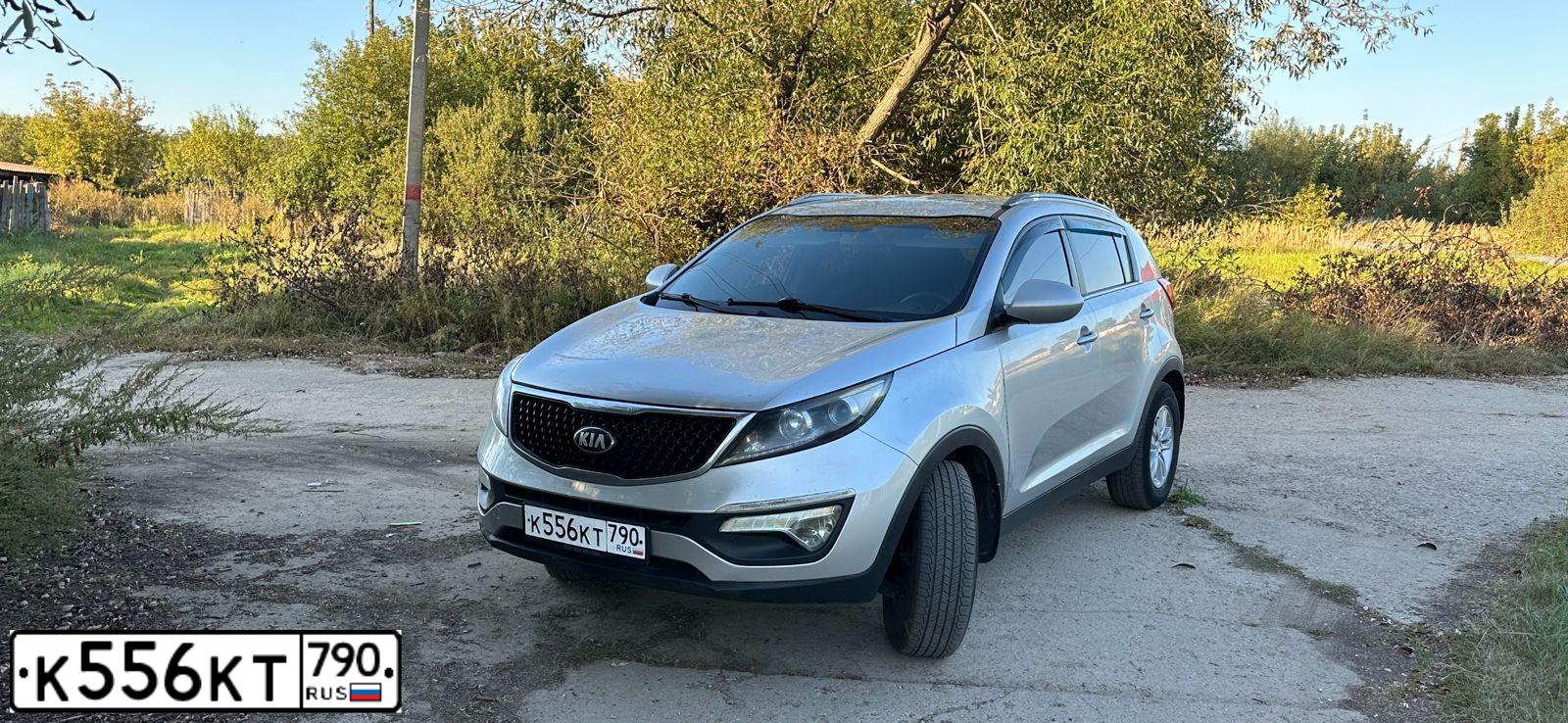 Фото автомобиля KIA SPORTAGE, 2013 — госномер К556КТ790. Цвет: ПЕРЛАМ.-СЕРЕБРИСТЫЙ