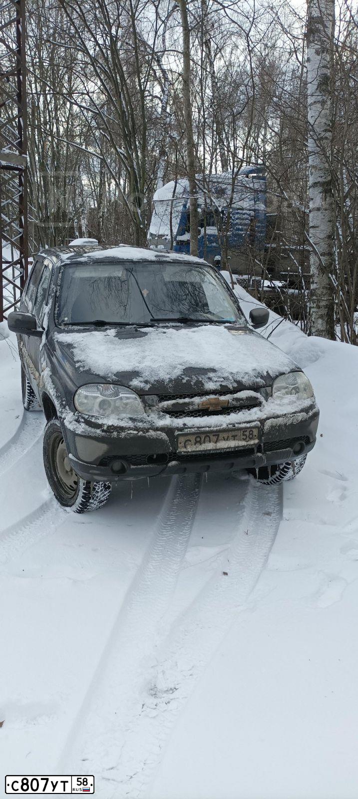 Фото автомобиля CHEVROLET NIVA, 2014 — госномер С807УТ58. Цвет: КОРИЧНЕВЫЙ ТЕМНЫЙ