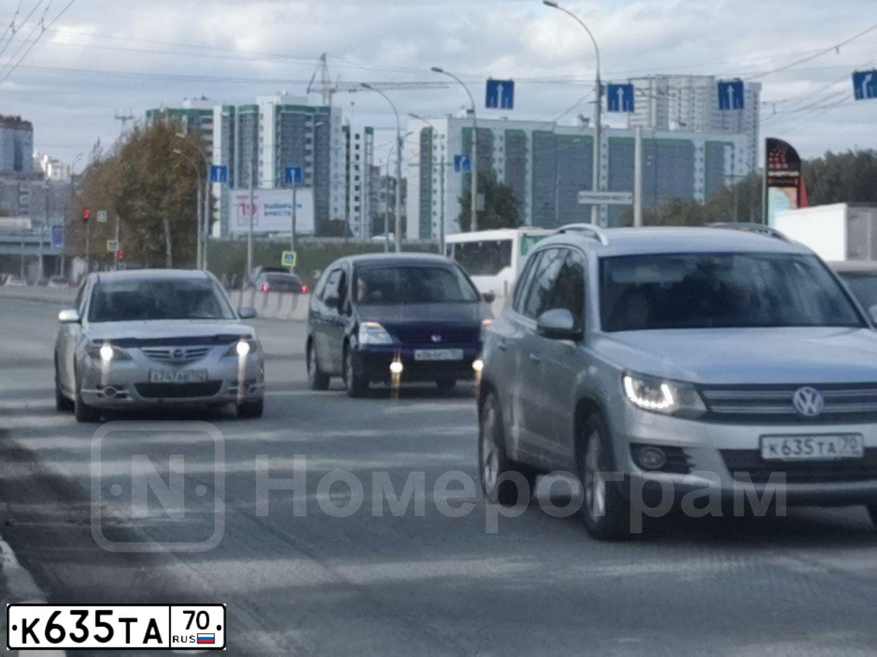 Фото автомобиля VOLKSWAGEN TIGUAN, 2013 — госномер Т507ОЕ77. Цвет: Серебристый