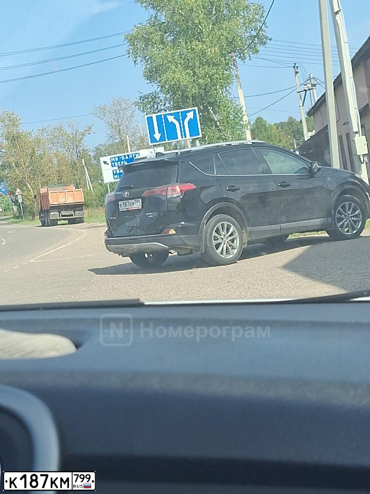 Фото автомобиля TOYOTA RAV4, 2018 — госномер К187КМ799. Цвет: ЧЕРНЫЙ МЕТАЛЛИК