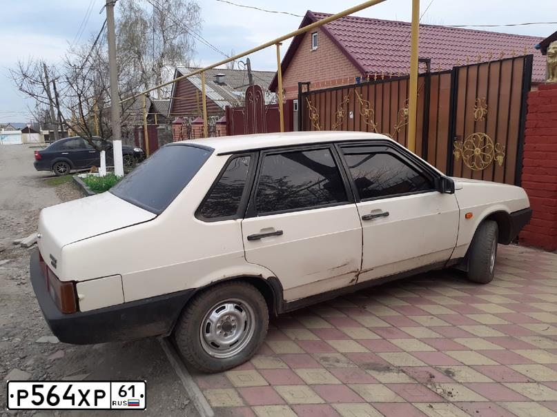 Фото автомобиля LADA 2109 SAMARA, 1993 — госномер Р564ХР61. Цвет: Коричневый
