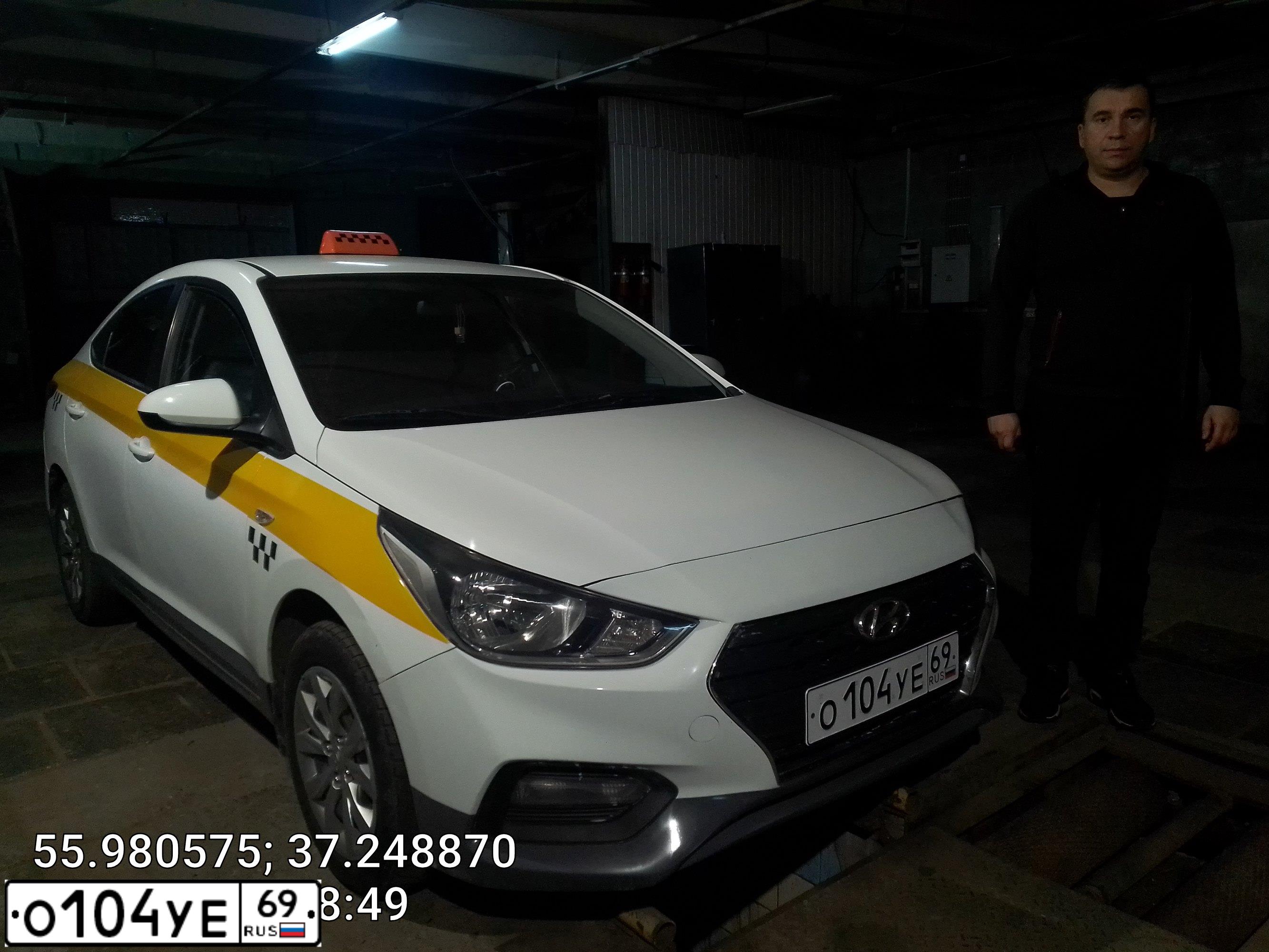 Фото автомобиля HYUNDAI SOLARIS, 2018 — госномер О104УЕ69. Цвет: БЕЛЫЙ ЖЕЛТЫЙ СЕРЫЙ