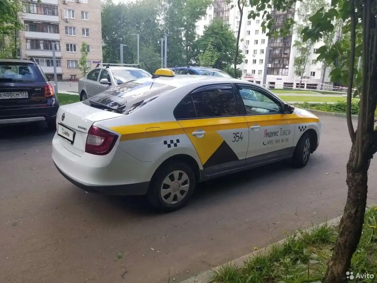 Фото автомобиля SUZUKI SWIFT, 2007 — госномер О424ТЕ190. Цвет: КРАСНЫЙ