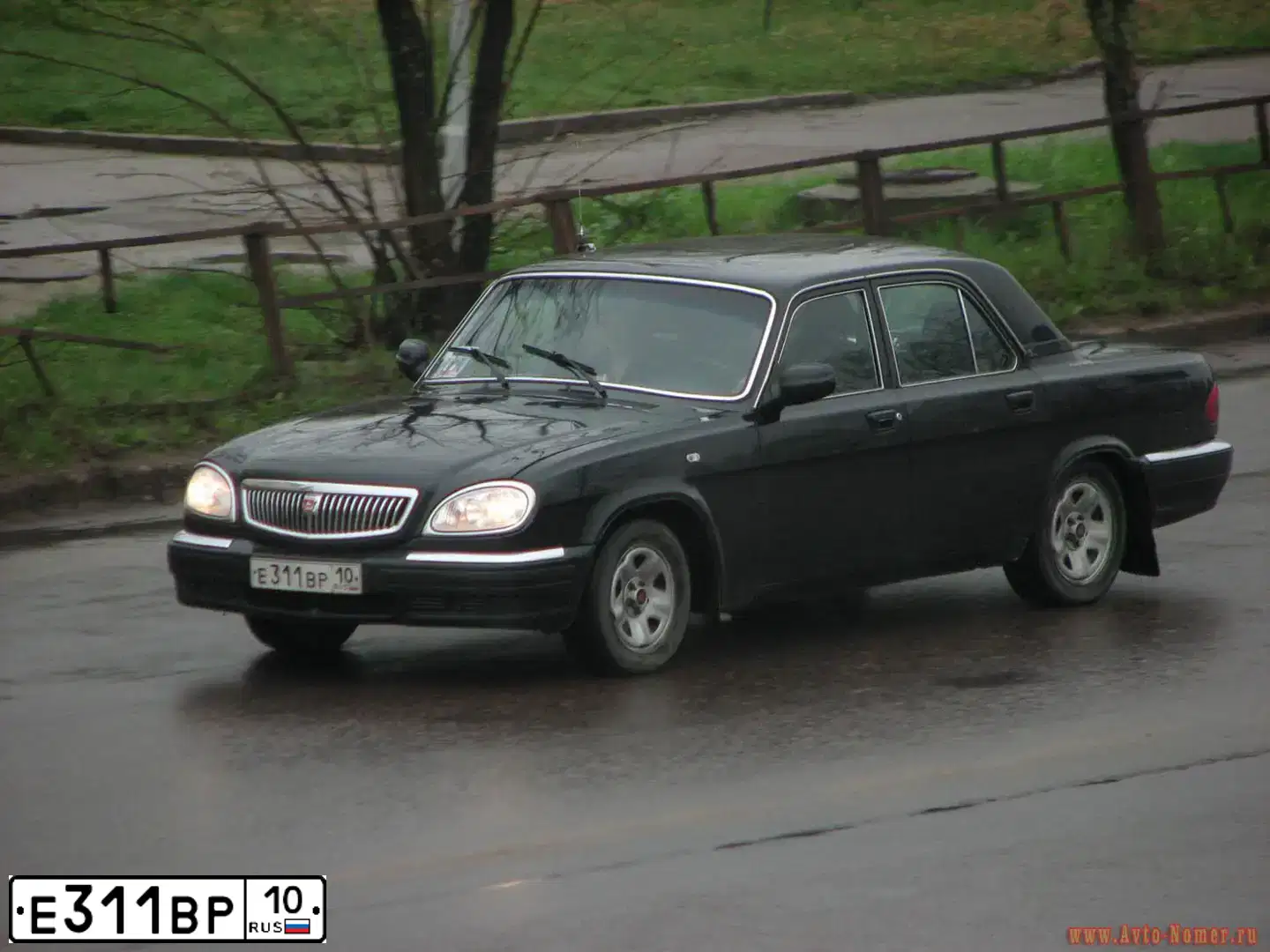 Фото автомобиля GAZ 3110 WOLGA, 2005 — госномер Е311ВР10. Цвет: АВАНТЮРИН