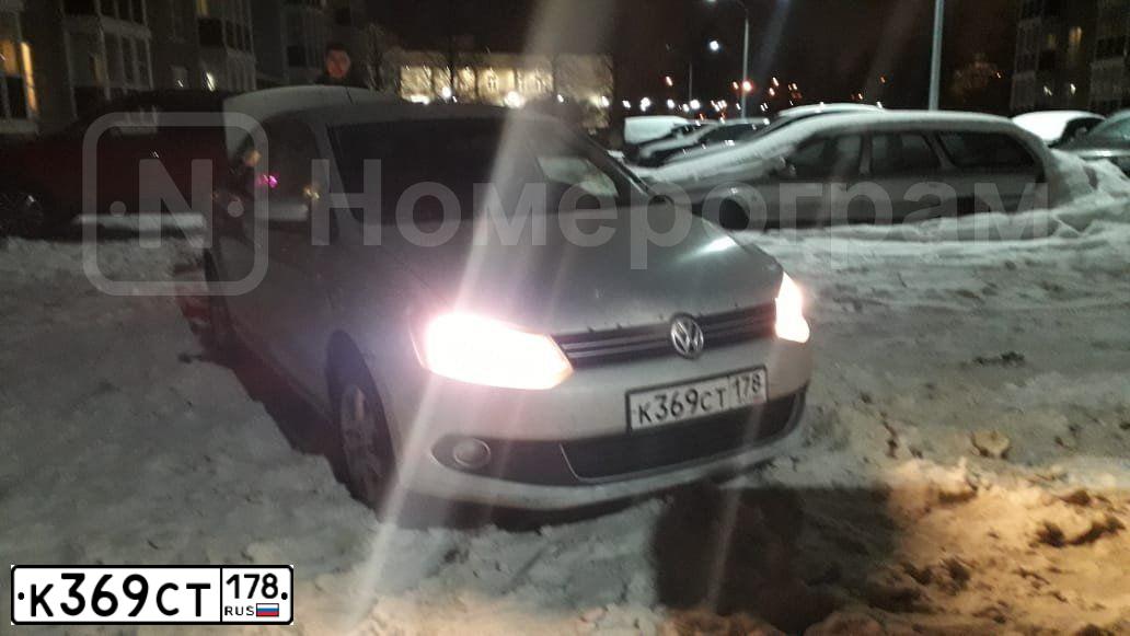 Фото автомобиля VOLKSWAGEN POLO, 2011 — госномер К369СТ178. Цвет: СЕРЕБРИСТО-ЖЕЛТЫЙ