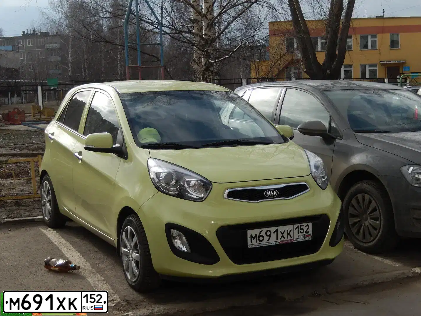 Фото автомобиля KIA PICANTO / MORNING, 2013 — госномер О333ВХ152. Цвет: СВЕТЛО-ЗЕЛЕНЫЙ