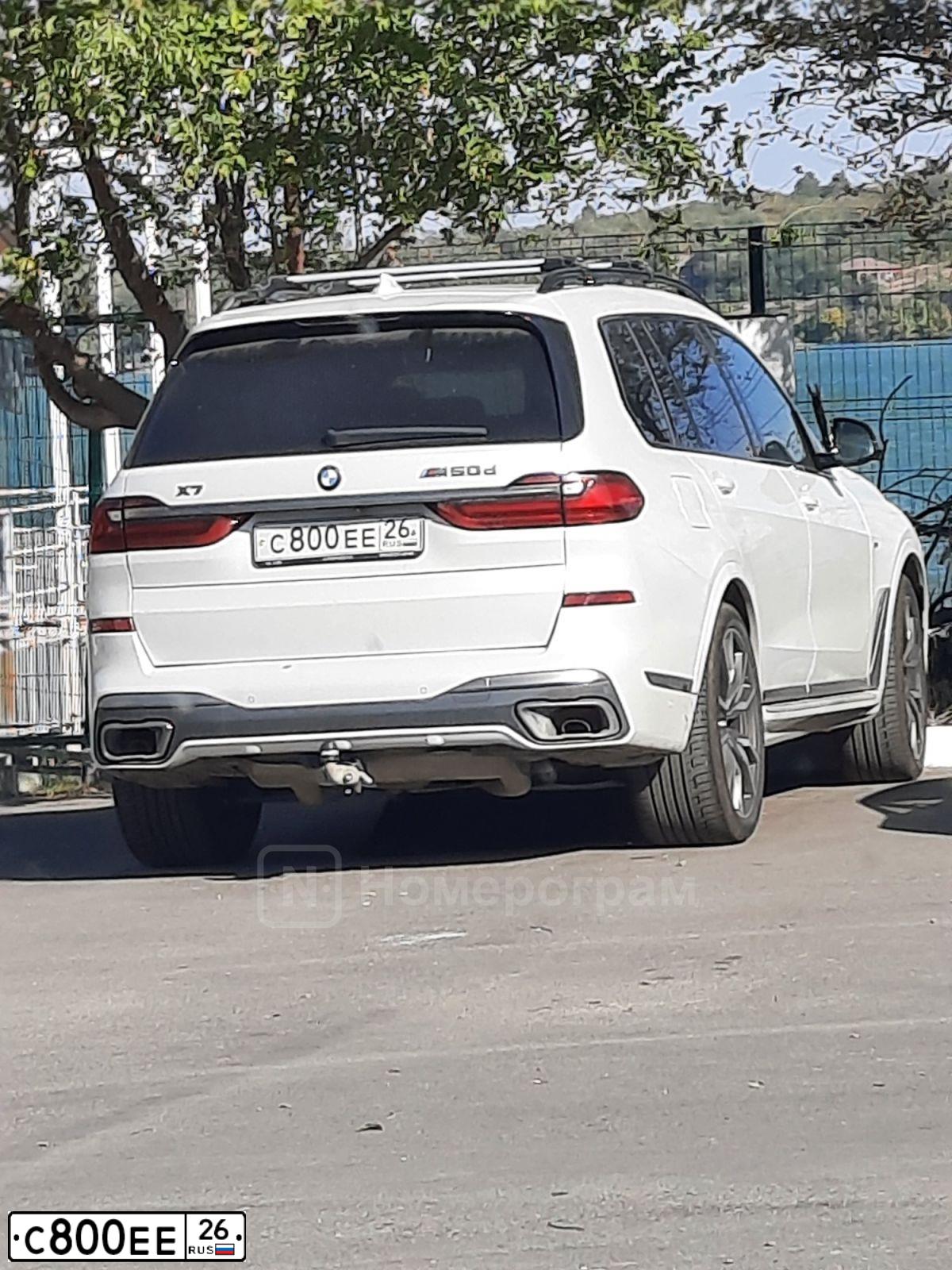 Фото автомобиля LEXUS LX, 2014 — госномер С800ЕЕ26. Цвет: ЧЕРНЫЙ