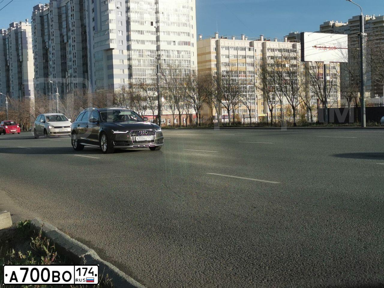 Фото автомобиля AUDI A4, 2014 — госномер Р143ТУ18. Цвет: СЕРО-КОРИЧНЕВЫЙ