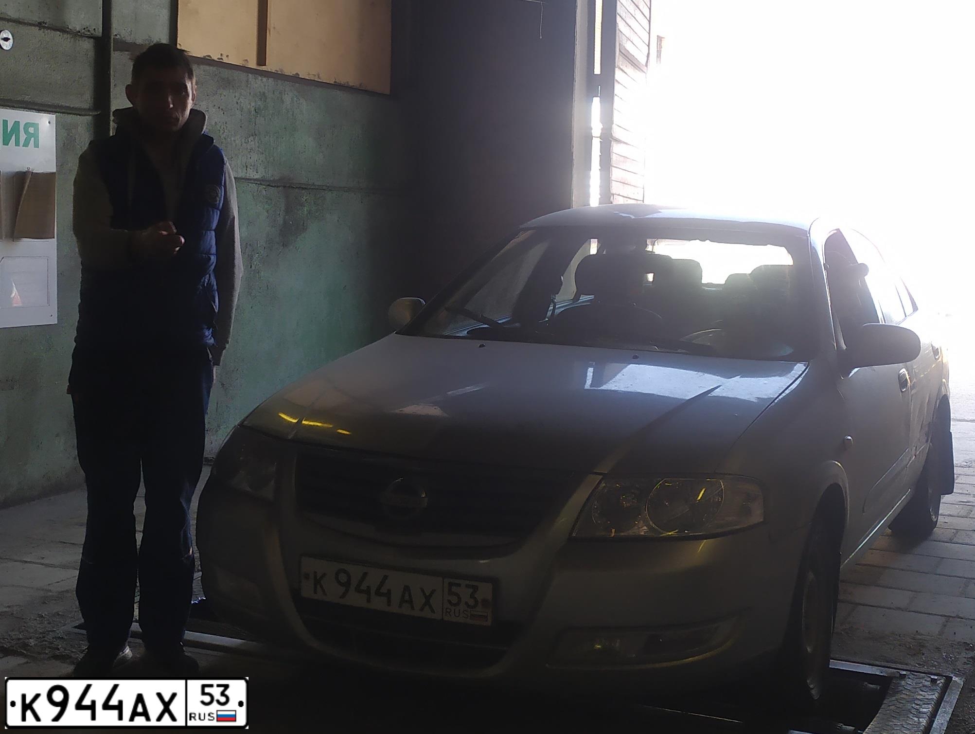 Фото автомобиля NISSAN ALMERA, 2008 — госномер У065ТК190. Цвет: Серебристый