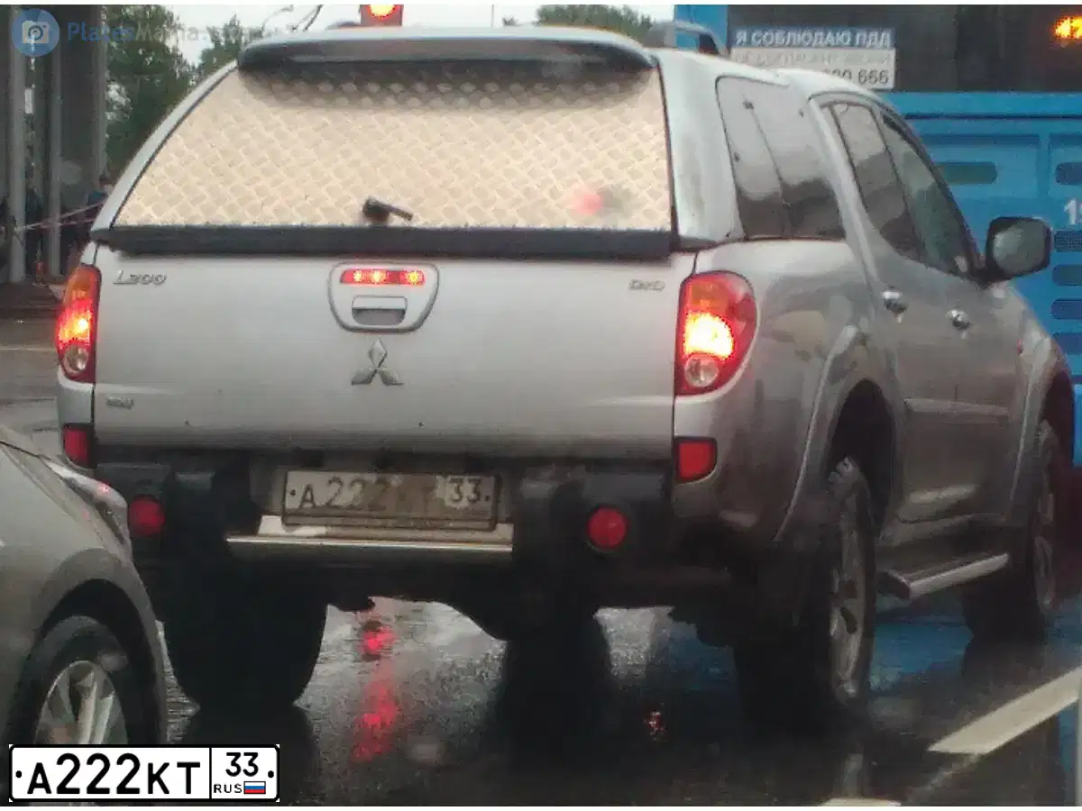 Фото автомобиля MITSUBISHI L 200, 2008 — госномер У264ЕК199. Цвет: СЕРЕБРИСТЫЙ