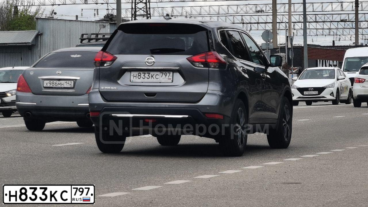 Фото автомобиля NISSAN НИССАН X-TRAIL, 2021 — госномер Н833КС797. Цвет: СЕРЫЙ