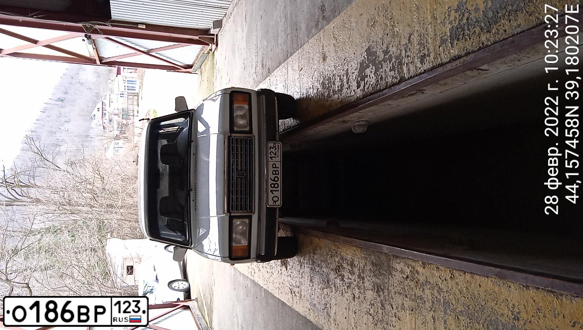 Фото автомобиля LADA 2107, 2005 — госномер О186ВР123. Цвет: ЯРКО-БЕЛЫЙ