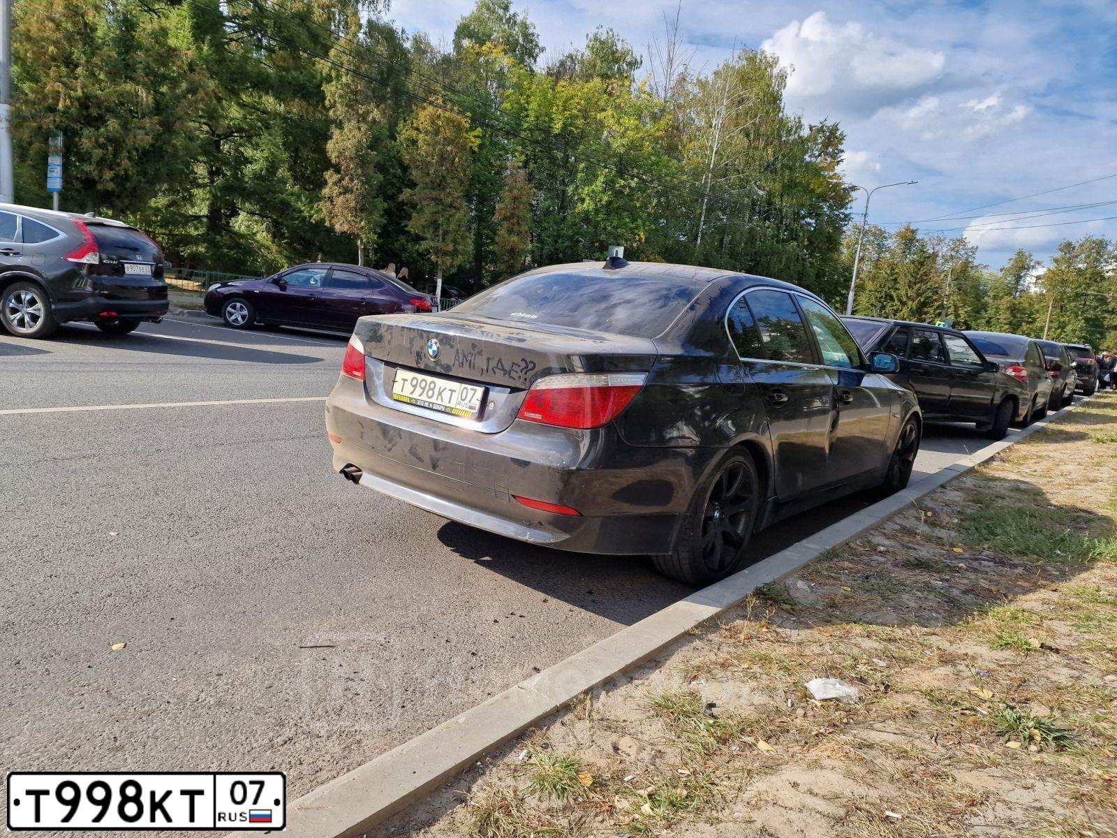 Фото автомобиля BMW SERIE 5, 2004 — госномер Т998КТ07. Цвет: ЧЕРНЫЙ