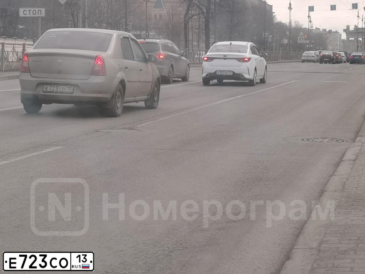 Фото автомобиля RENAULT LOGAN, 2011 — госномер Е723СО13. Цвет: БЕЖЕВЫЙ