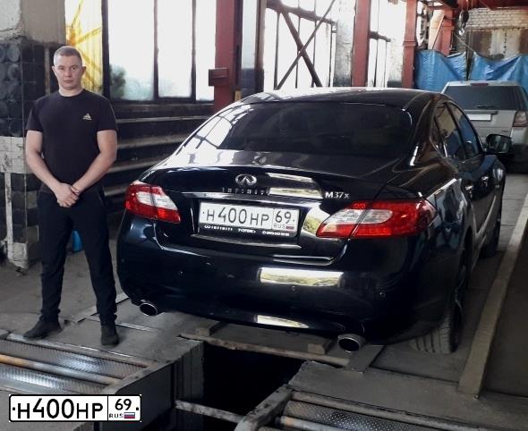 Фото автомобиля INFINITI M37, 2012 — госномер К977КН977. Цвет: ТЕМНО-КРАСНЫЙ
