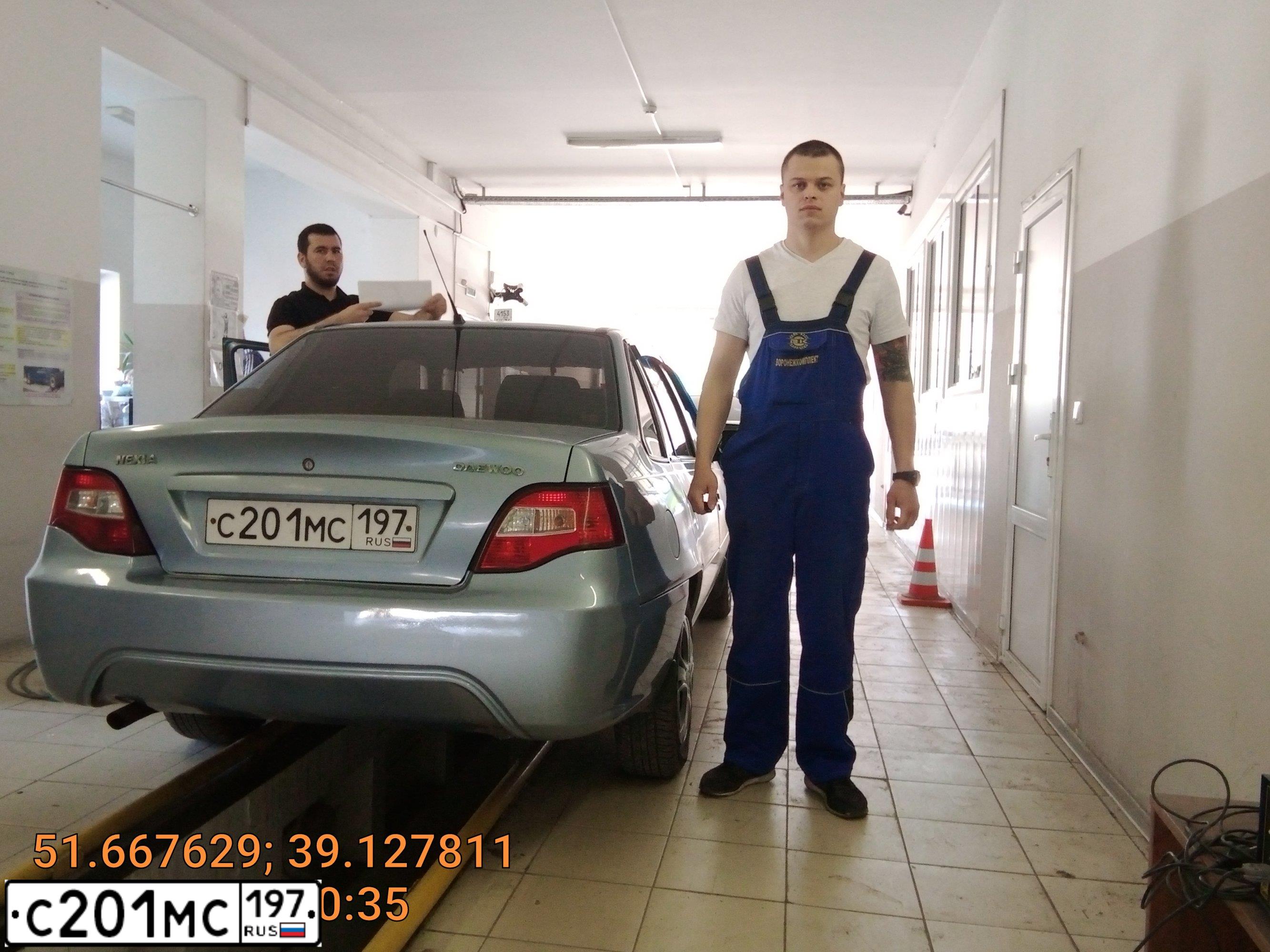 Фото автомобиля DAEWOO NEXIA, 2011 — госномер Т136ЕС136. Цвет: СЕРО-ПЕРЛАМУТРОВЫЙ