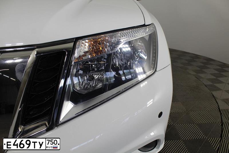 Фото автомобиля NISSAN TERRANO, 2018 — госномер Е469ТУ750. Цвет: Белый
