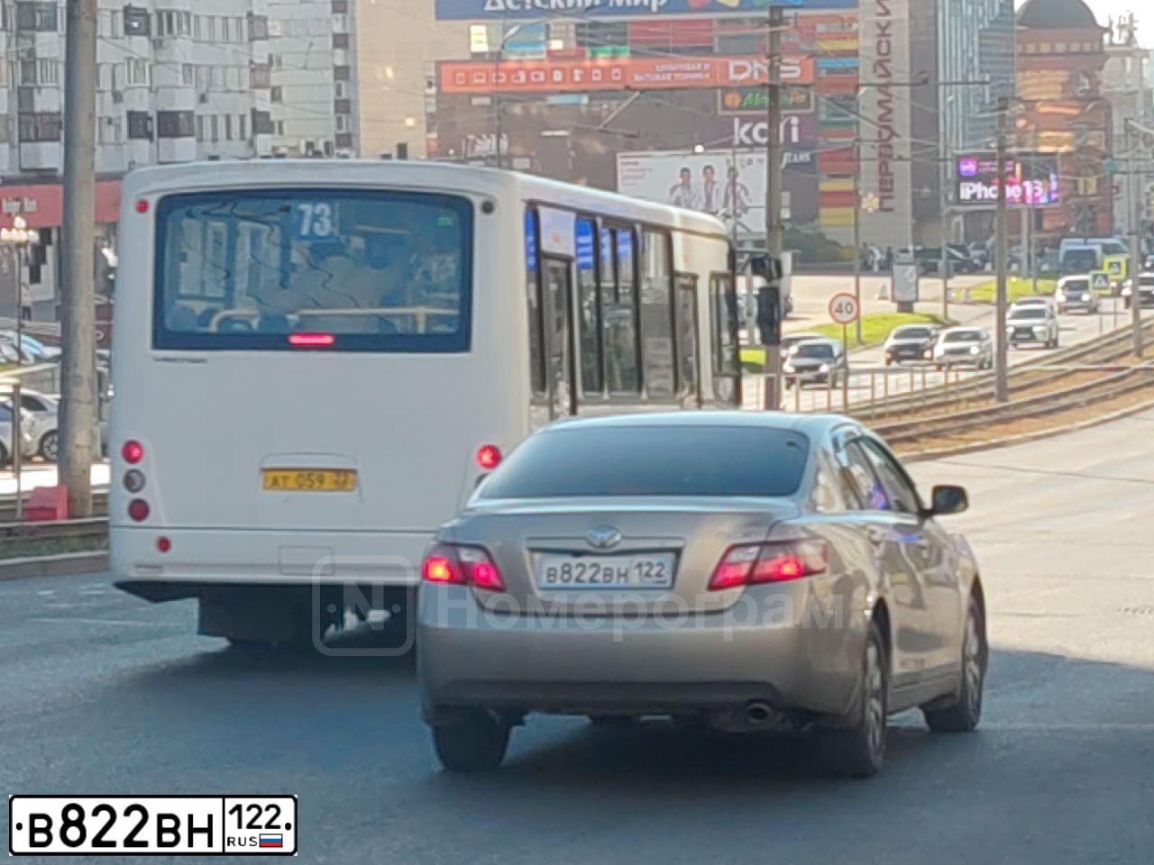 Фото автомобиля TOYOTA CAMRY, 2007 — госномер В822ВН122. Цвет: БЕЖЕВЫЙ