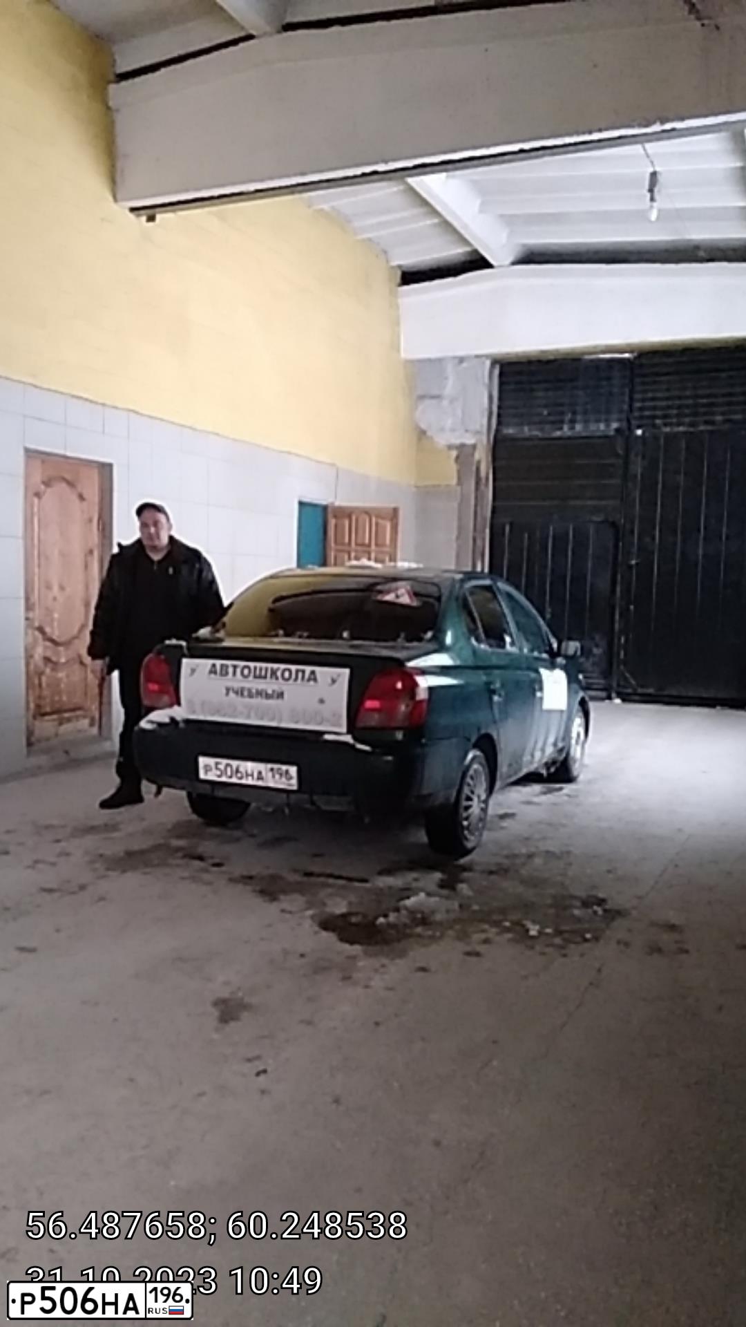 Фото автомобиля TOYOTA ECHO, 2000 — госномер Р506НА196. Цвет: Темно-зеленый