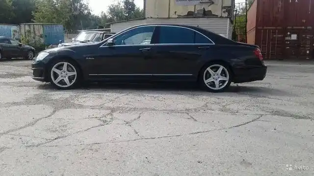 Фото автомобиля MERCEDES S-KLASSE, 2008 — госномер Р063ОС27. Цвет: ЧЕРНЫЙ