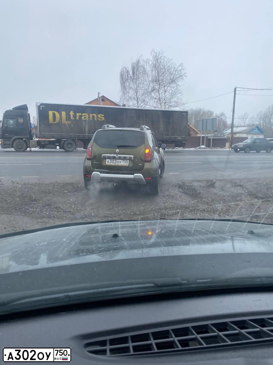 Фото автомобиля RENAULT DUSTER, 2017 — госномер А302ОУ750. Цвет: ЗЕЛЕНЫЙ