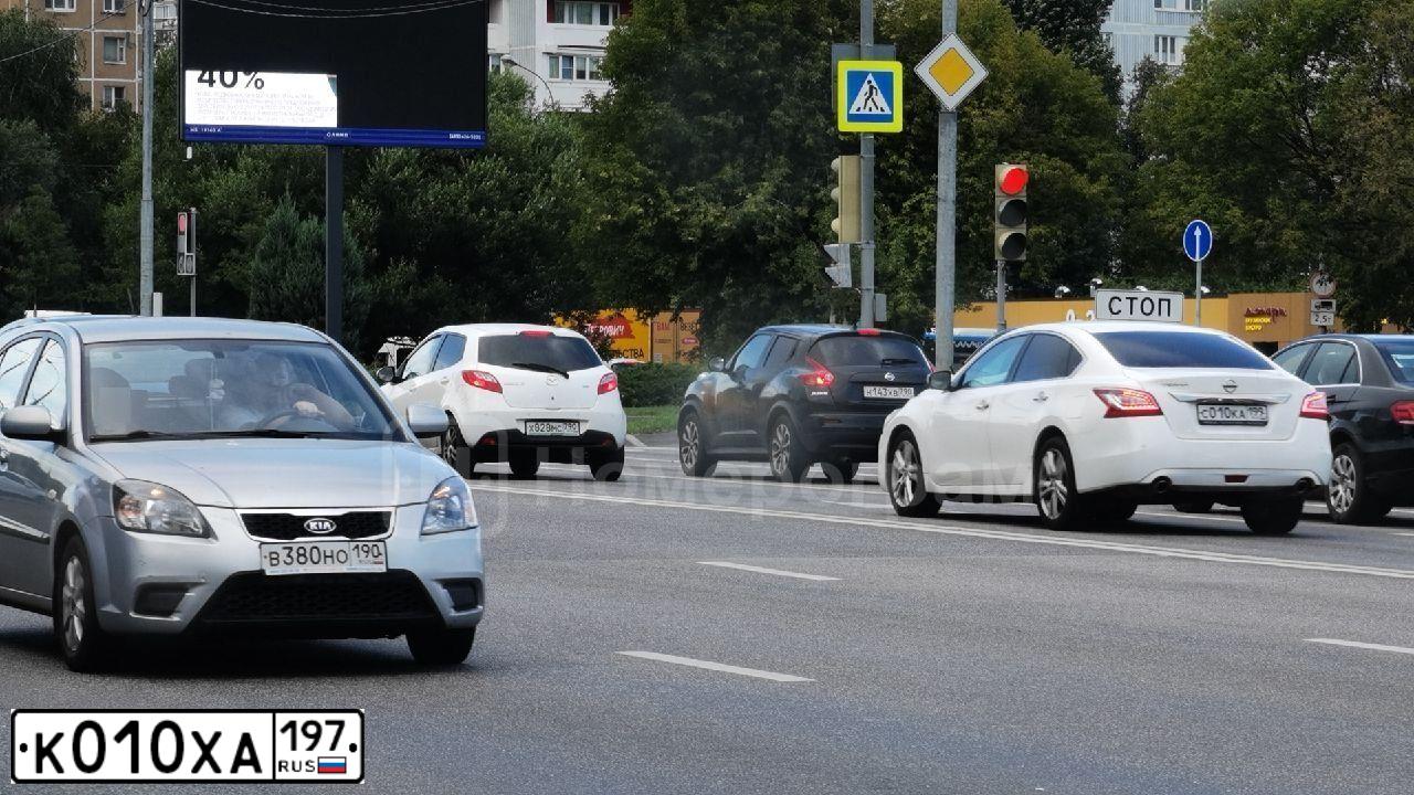 Фото автомобиля SKODA OCTAVIA, 2012 — госномер К010ХА197. Цвет: СЕРЫЙ