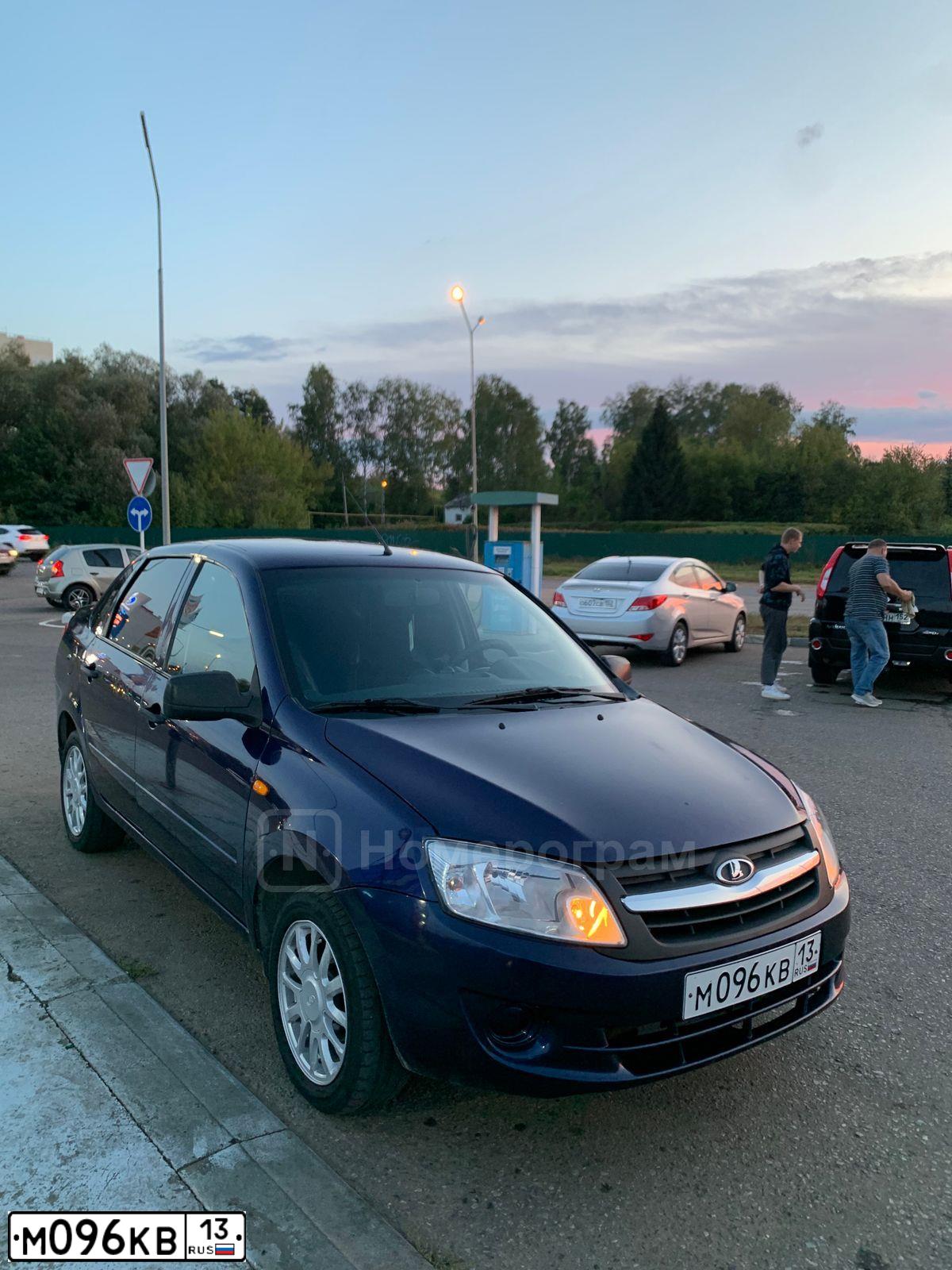 Фото автомобиля LADA 2190 GRANTA, 2013 — госномер Т730РС62. Цвет: синий