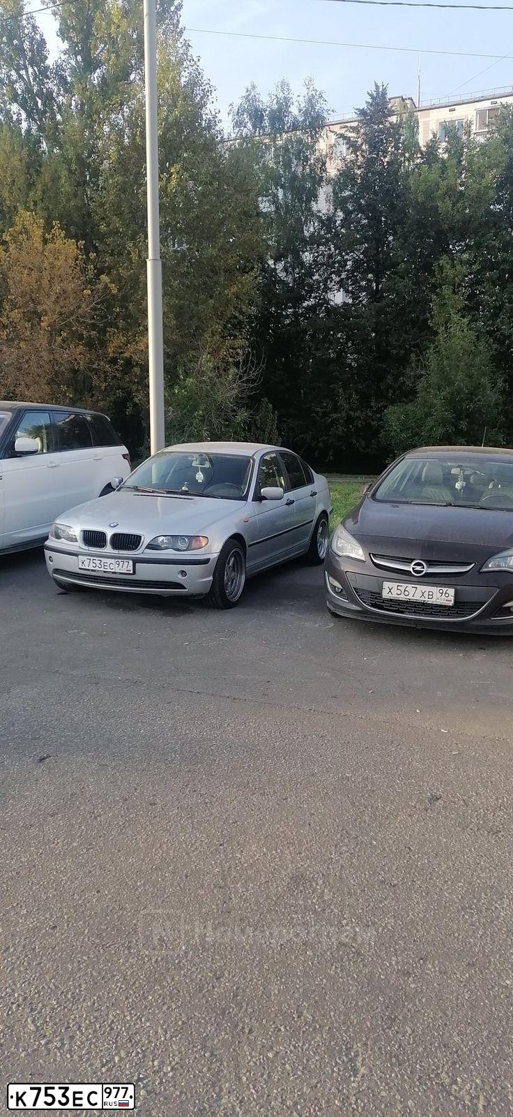 Фото автомобиля BMW SERIE 3, 2004 — госномер К753ЕС977. Цвет: Серебристый