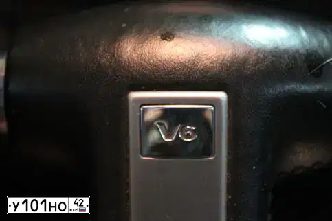 Фото автомобиля VOLKSWAGEN TOUAREG, 2007 — госномер У101НО42. Цвет: ЧЕРНЫЙ