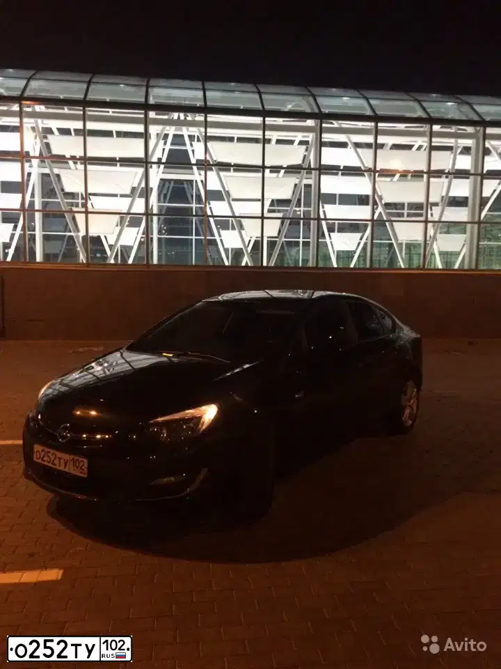 Фото автомобиля TOYOTA CAMRY, 2018 — госномер О252ТУ102. Цвет: ТЕМНО-СИНИЙ МЕТАЛЛИК