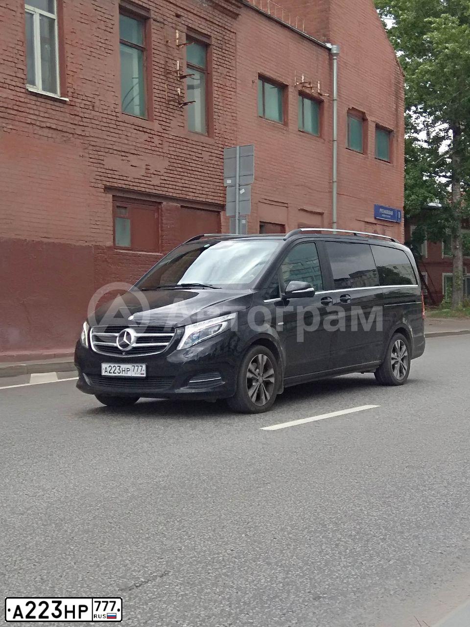 Фото автомобиля MERCEDES V-KLASSE, 2015 — госномер А223НР777. Цвет: ЧЕРНЫЙ