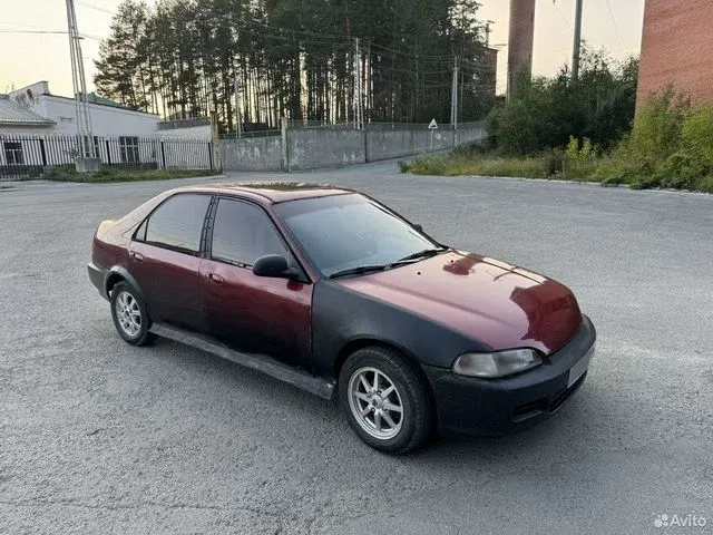 Фото автомобиля HONDA CIVIC, 1993 — госномер О801РМ196. Цвет: Красный