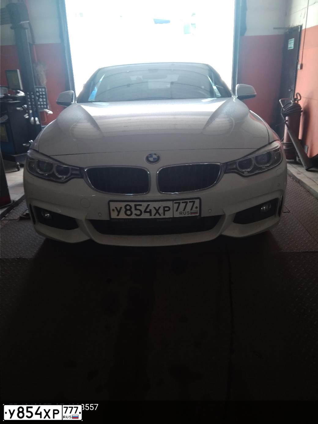 Фото автомобиля BMW 420I, 2017 — госномер Р210АР44. Цвет: Белый