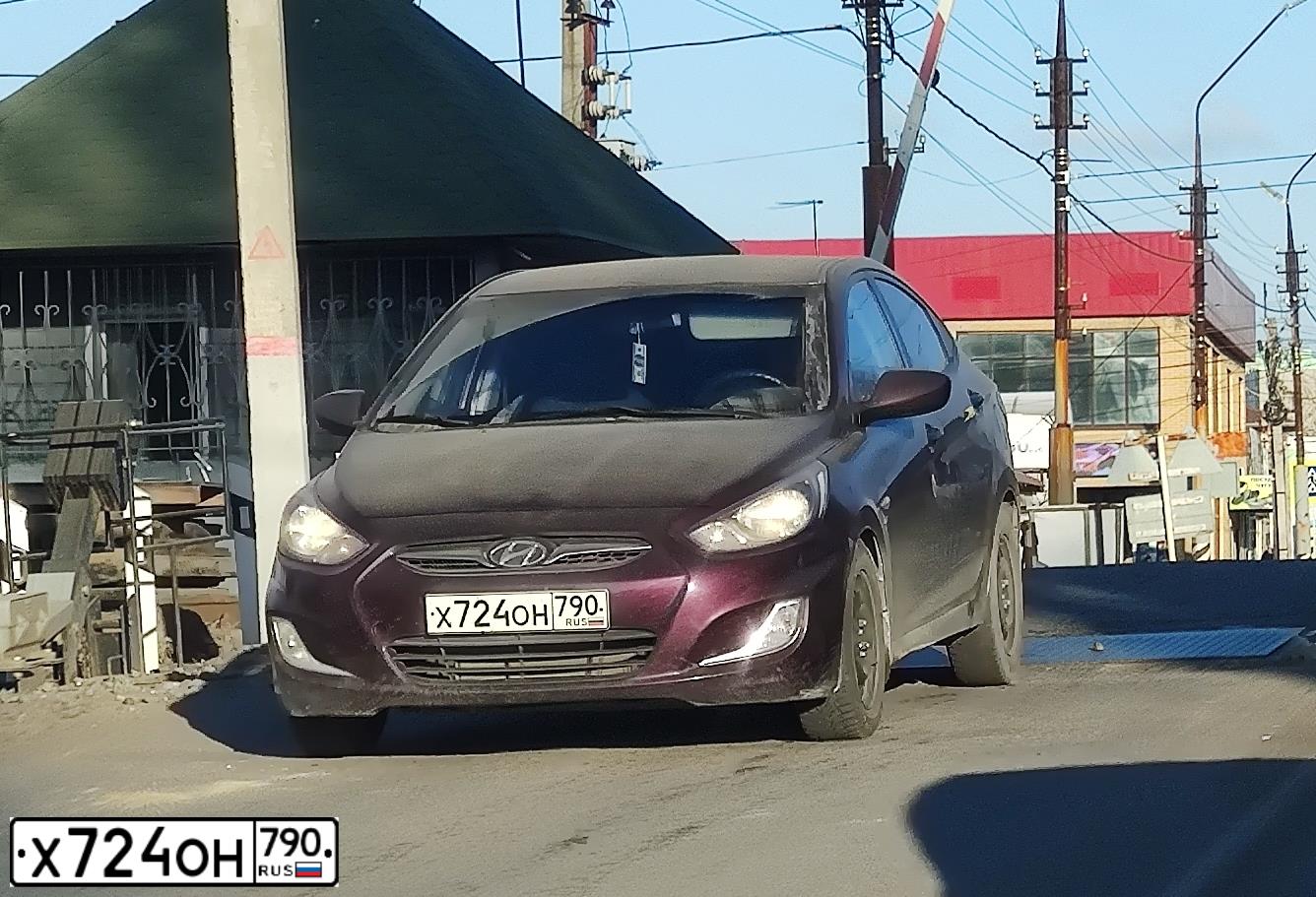 Фото автомобиля HYUNDAI SOLARIS, 2012 — госномер С001ТА790. Цвет: ФИОЛЕТОВЫЙ