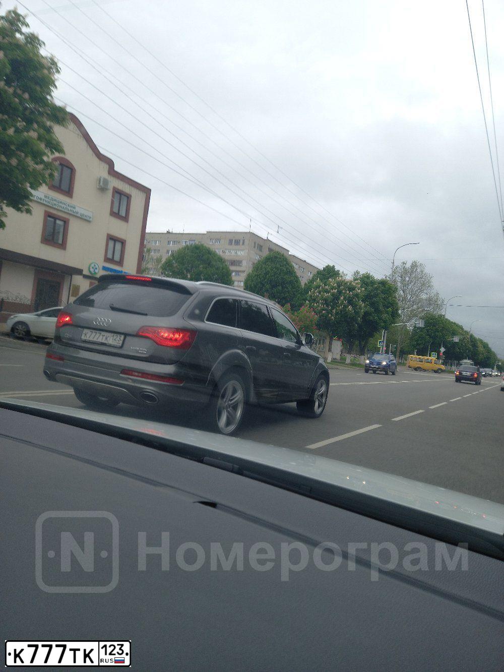Фото автомобиля AUDI Q7, 1910 — госномер Р999ОС74. Цвет: Серый