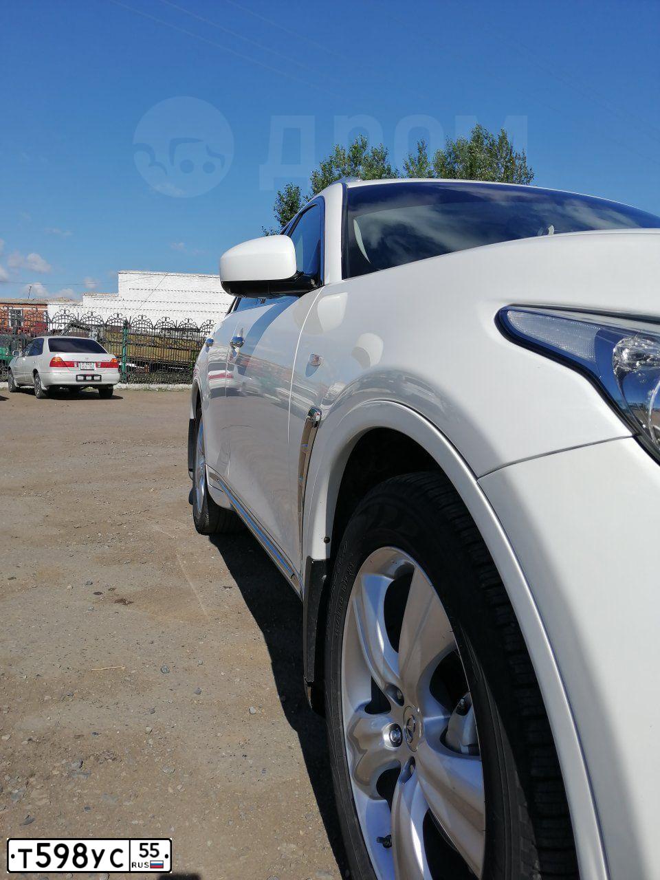 Фото автомобиля INFINITI QX70 /FX/, 2010 — госномер М414МЕ72. Цвет: Белый
