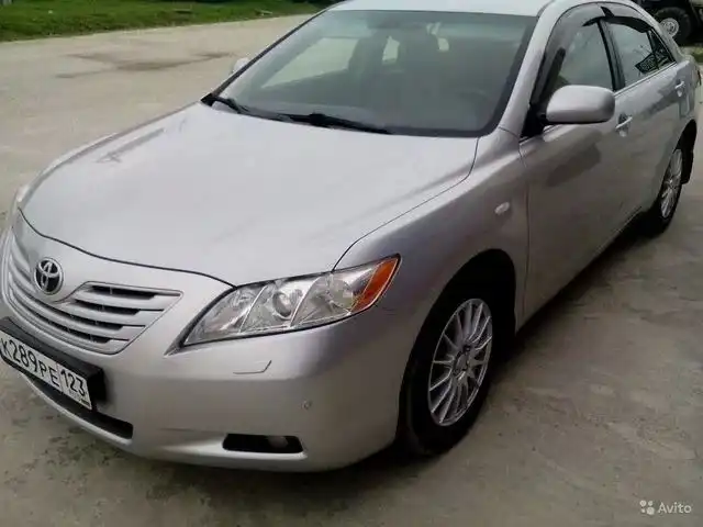 Фото автомобиля TOYOTA CAMRY, 2008 — госномер К289РЕ123. Цвет: СЕРЕБРИСТЫЙ