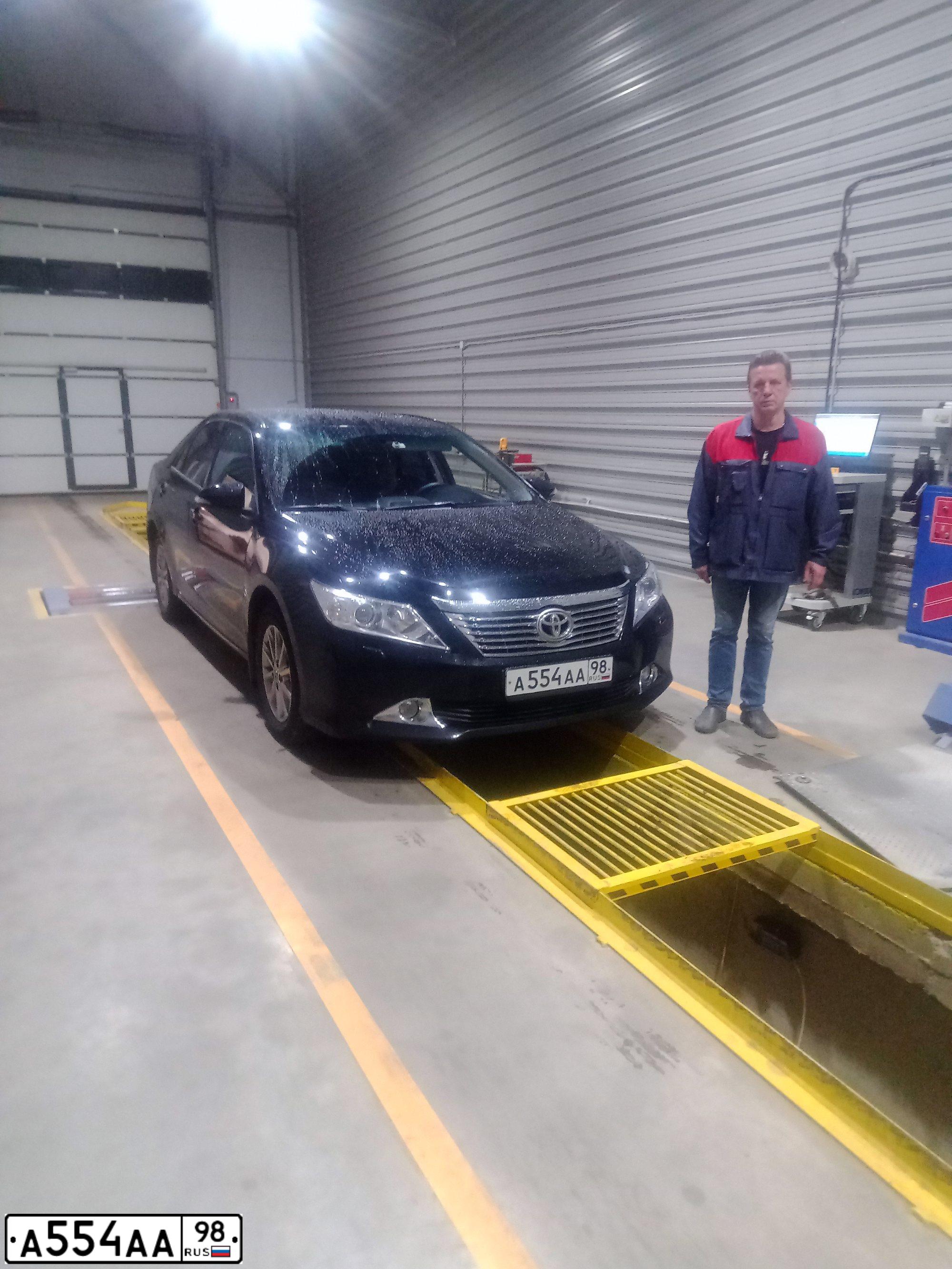 Фото автомобиля TOYOTA CAMRY, 2011 — госномер А554АА98. Цвет: ЧЕРНЫЙ МЕТАЛЛИК