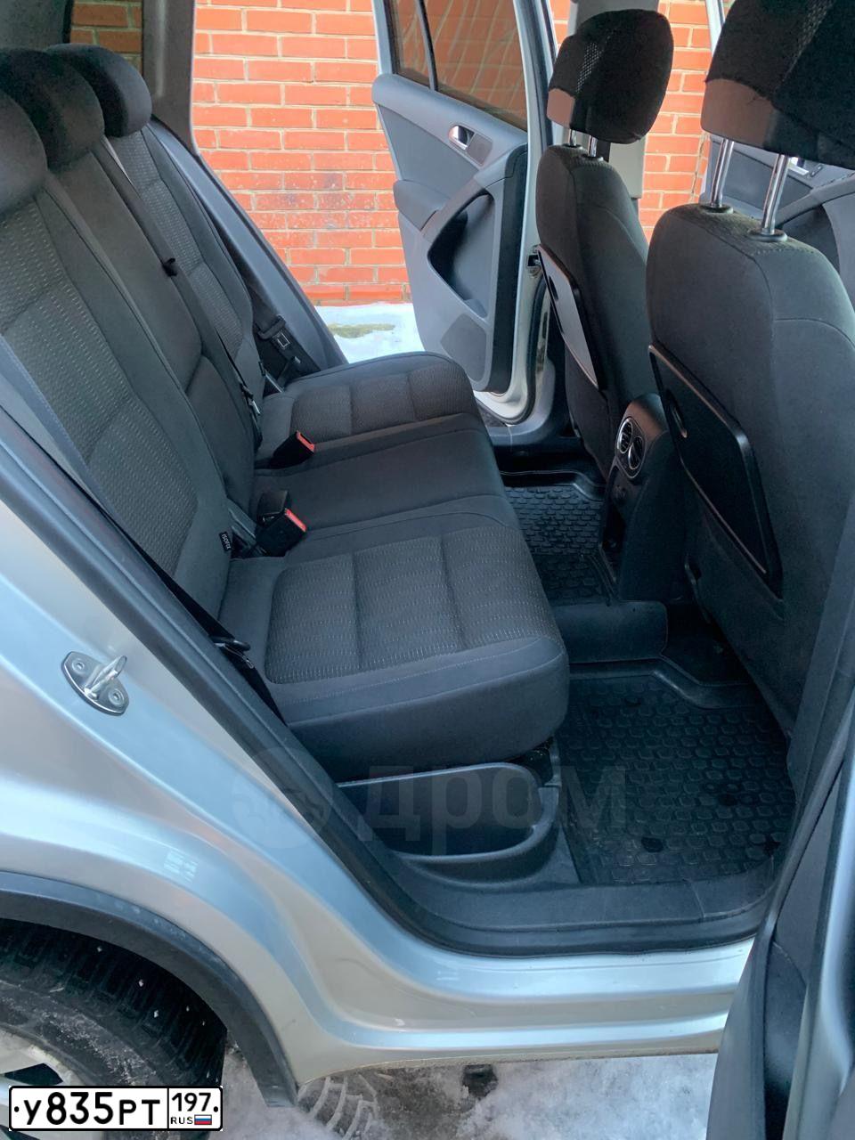 Фото автомобиля VOLKSWAGEN TIGUAN, 2012 — госномер У835РТ197. Цвет: ЖЁЛТЫЙ