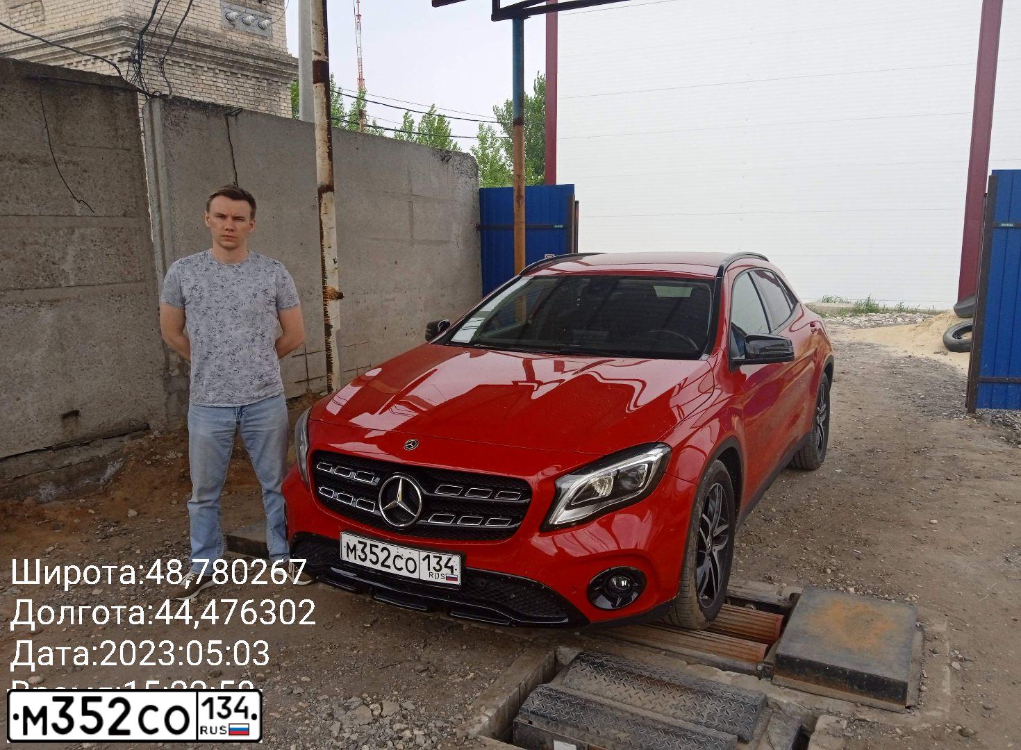 Фото автомобиля MERCEDES GLA-KLASSE, 2019 — госномер А660АА134. Цвет: Красный